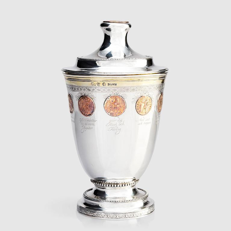 Fredrik Petersson Ström, bägare med lock, silver och kopparmynt, Stockholm 1789. Gustaviansk.