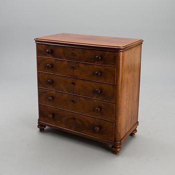 Probably 1840s English chest of drawers.