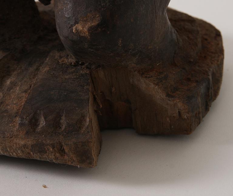SKULPTUR, trä samt vitmetall, trol, Songye, Kongo Kinshasa.