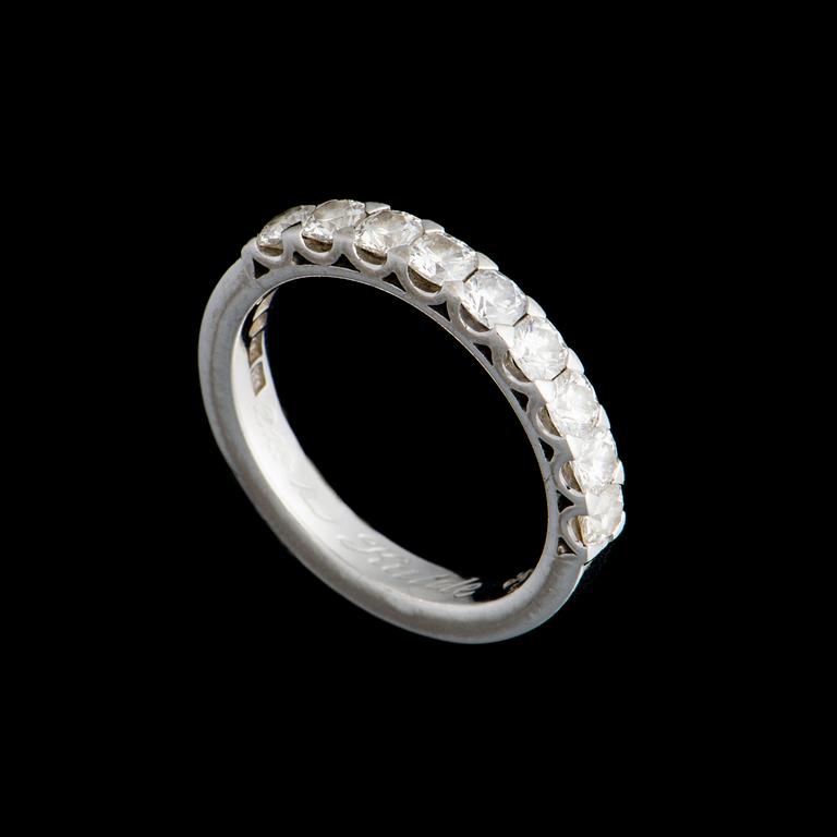 A RING, 18K white gold, Flander cut diamonds. Weight ca 5.5 g.