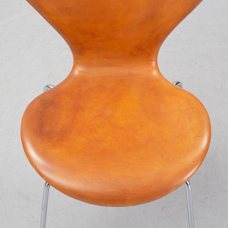 Arne Jacobsen, a leather 'Series 7' chair, Fritz Hansen, Denmark.