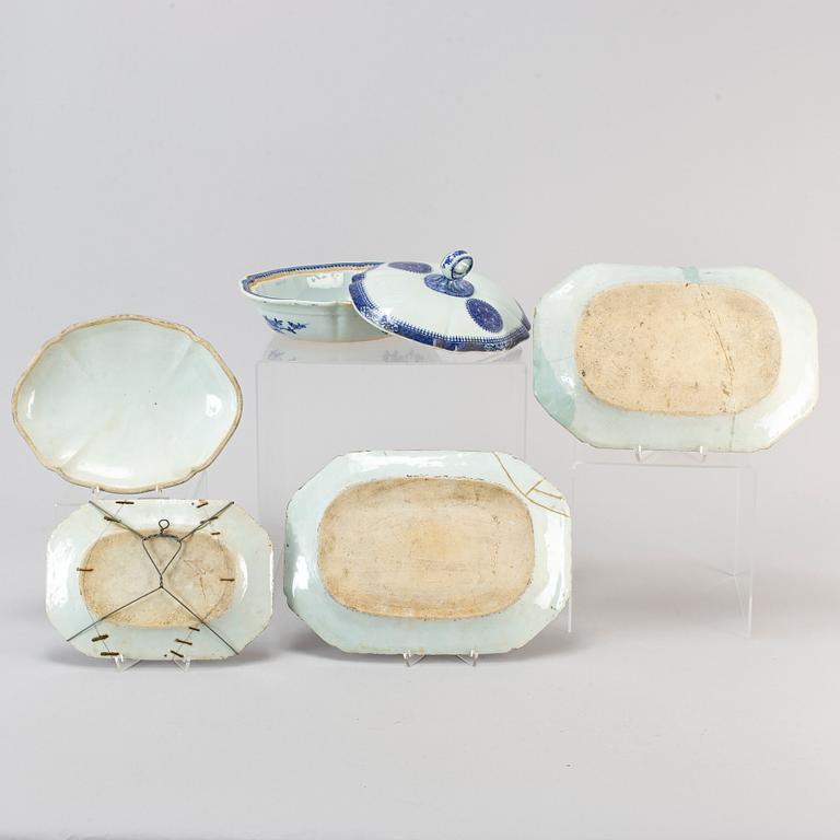 Four blue and white export porcelain service objects, Qing dynasty, Qianlong (1736-95).
