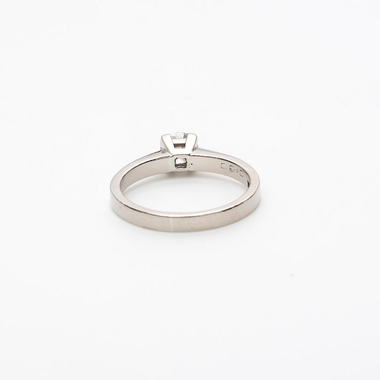 RING, 18K vitguld med briljantslipad diamant, ca 0.60 ct.