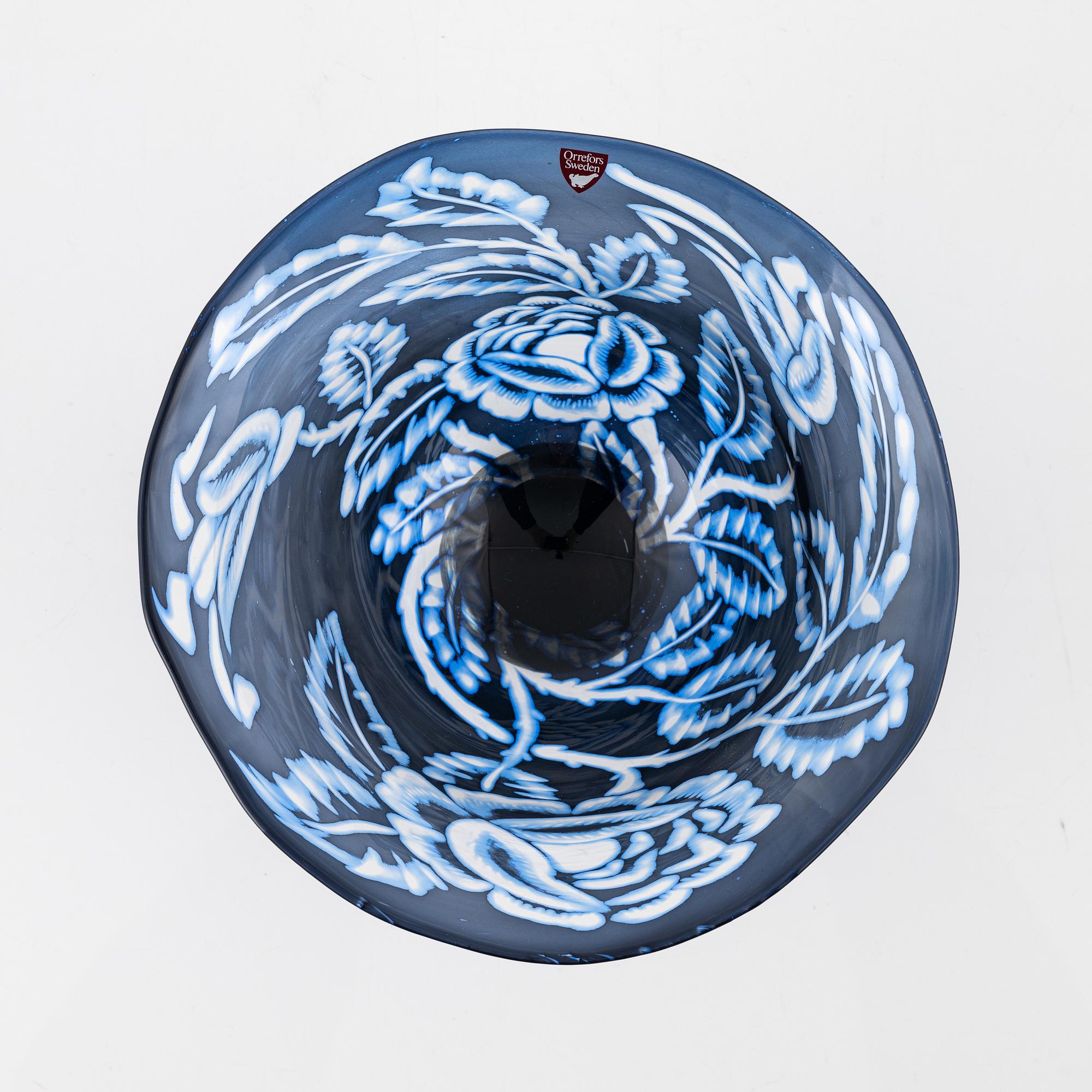 Eva Englund, a graal bowl, Orrefors Gallery, -83.