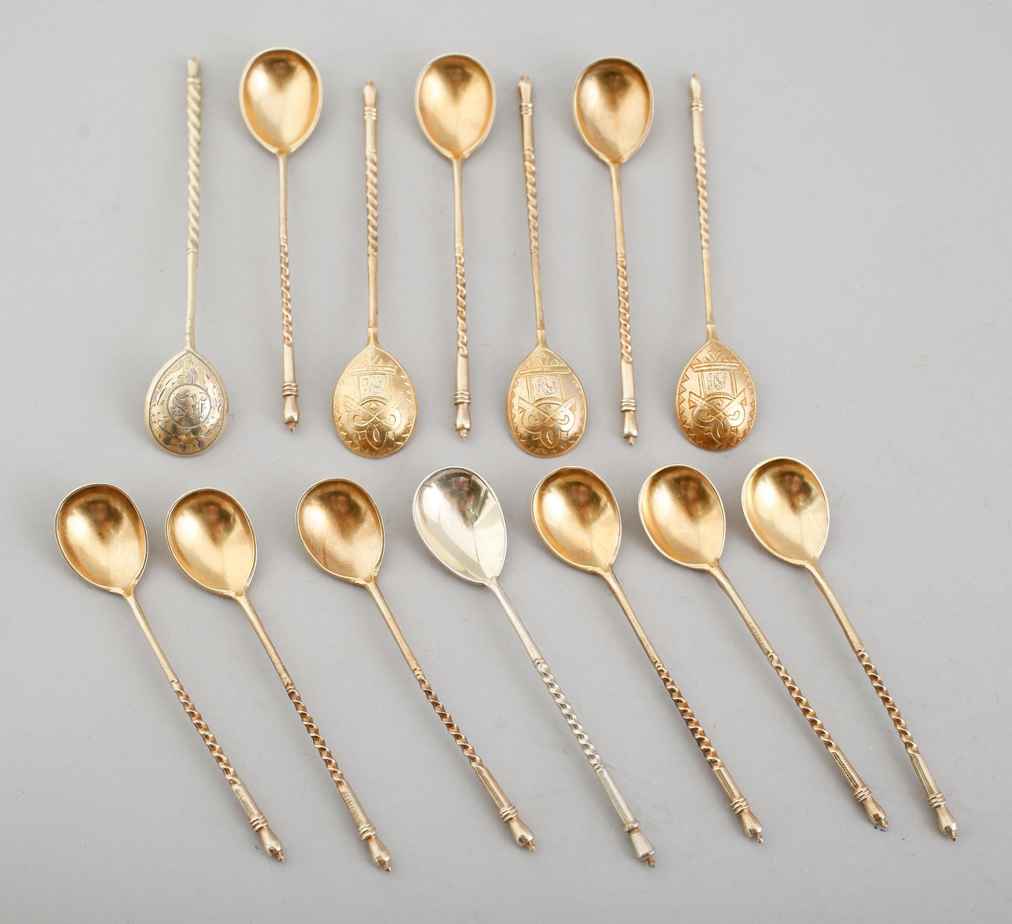 TESKEDAR, 12 st, förgyllt silver, Ryssland 1887. Vikt ca 124 gram.