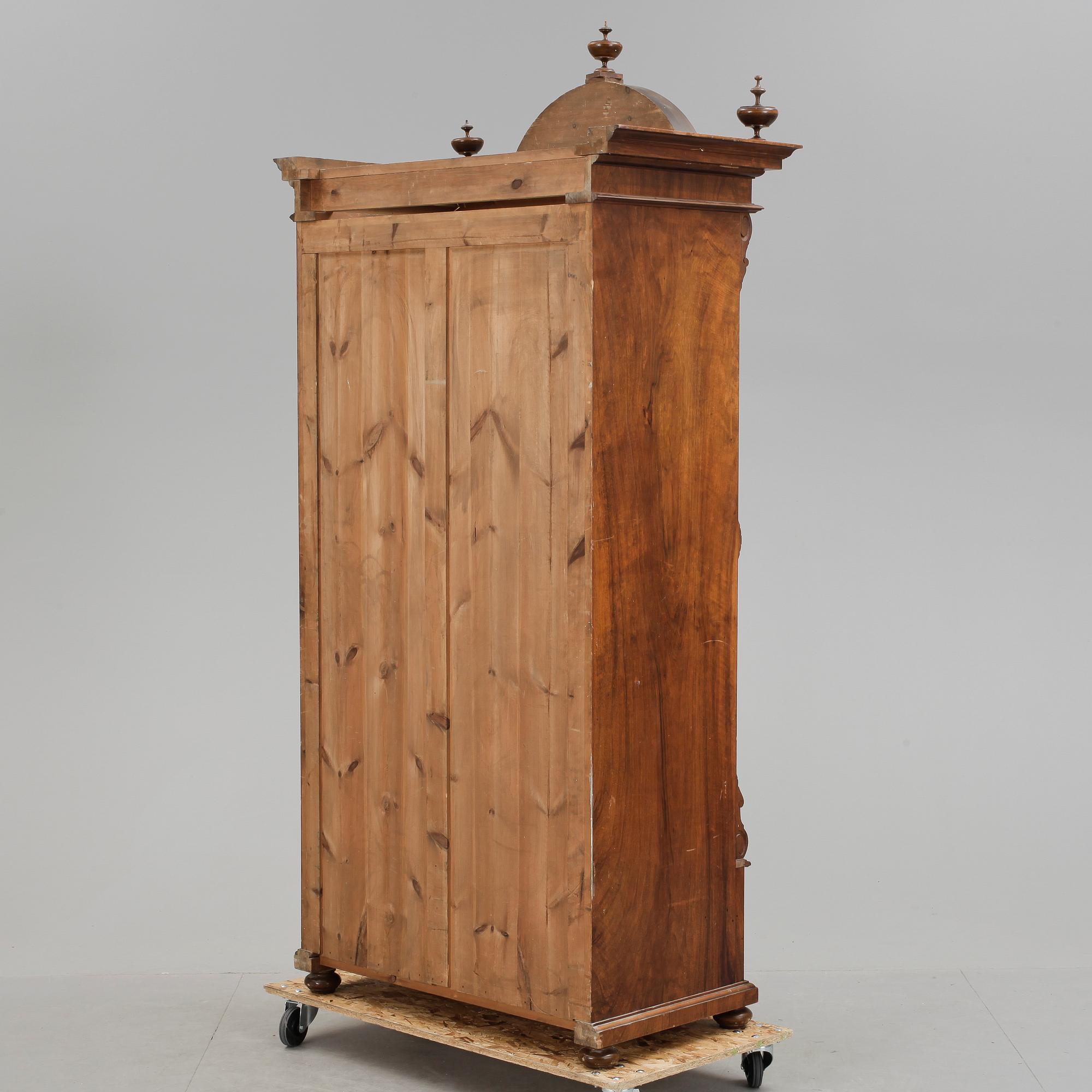 KLÄDSKÅP, nyrenässans, 1800-talets senare del.