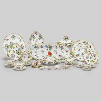 Herend, ruoka-astiasto, 91 osaa, posliinia, "Queen Victoria". Unkari.