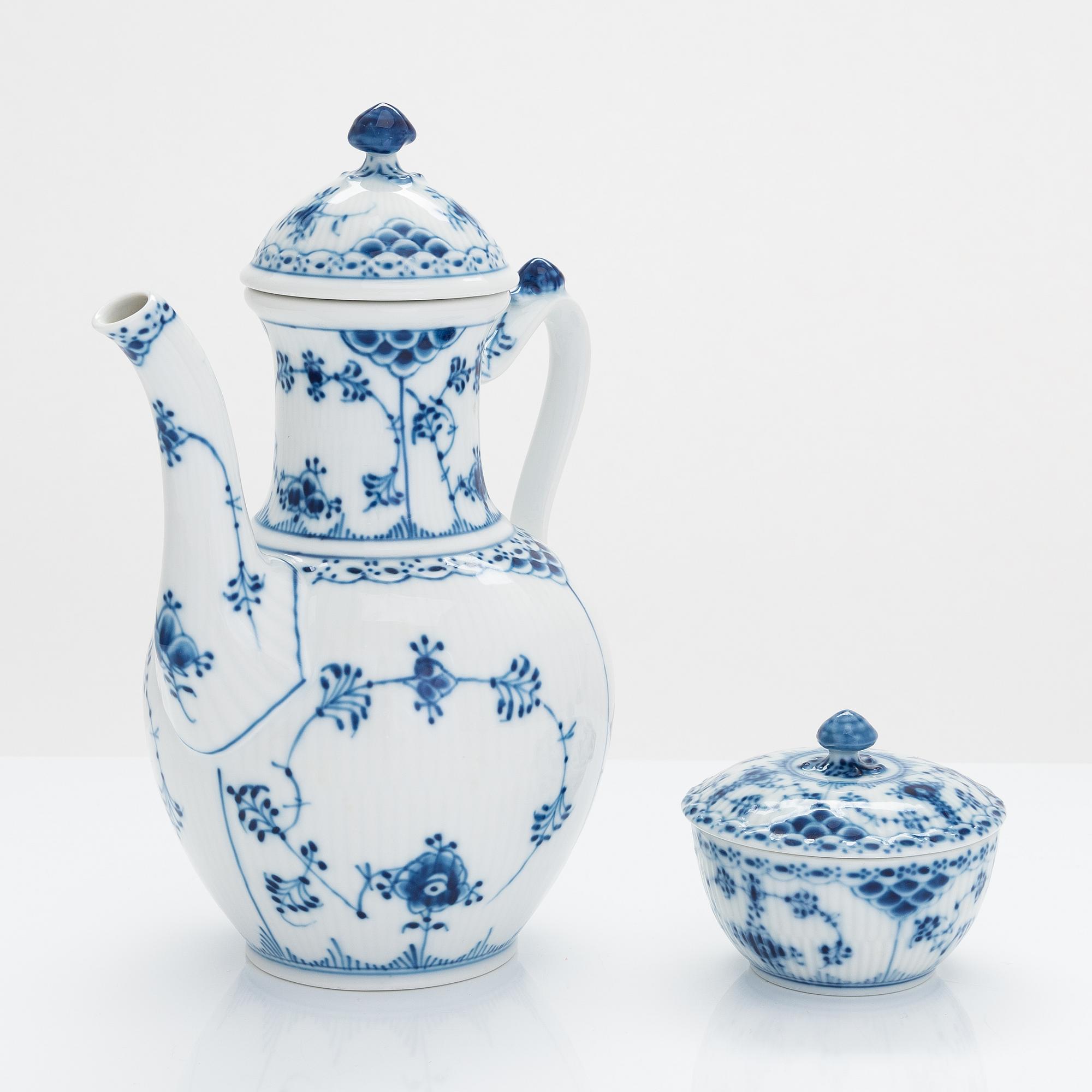 A 31-piece Royal Copenhagen 'Musselmalet' porcelain coffee set.