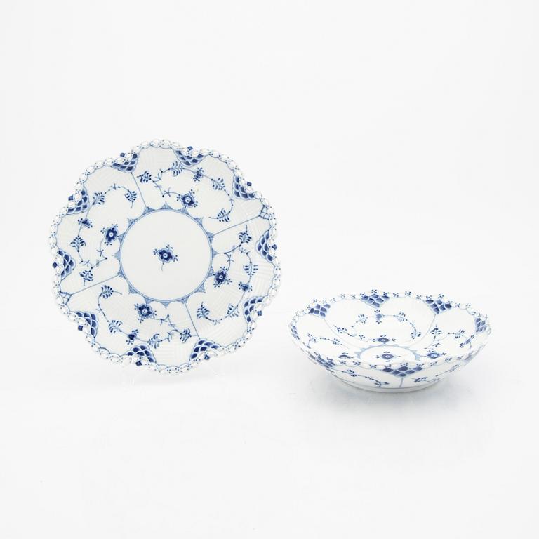 Service 92 dlr "Musselmalet" rifled, full and half laced Royal Copenhagen Denmark porcelain 1954-1973.