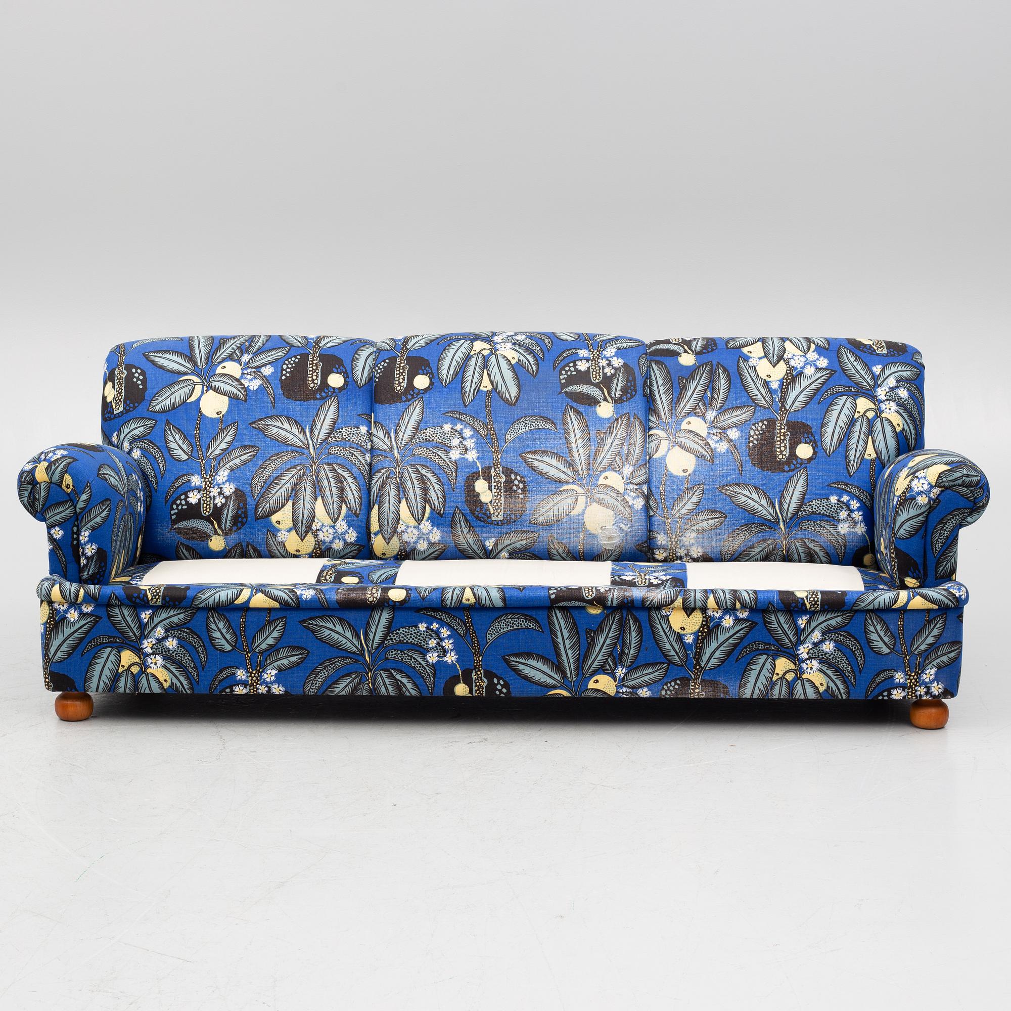Josef Frank, a model 703 sofa, Firma Svenskt Tenn.