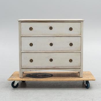 Chest of drawers, 19th century.