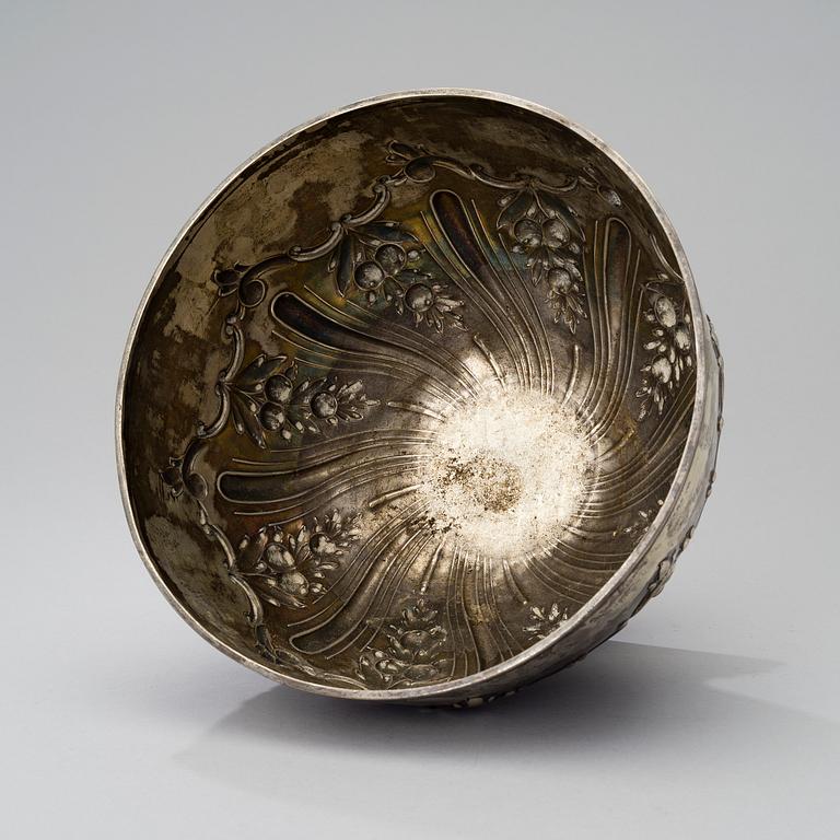 BOWL, silver, Sheffield 1897, weight 560 g.