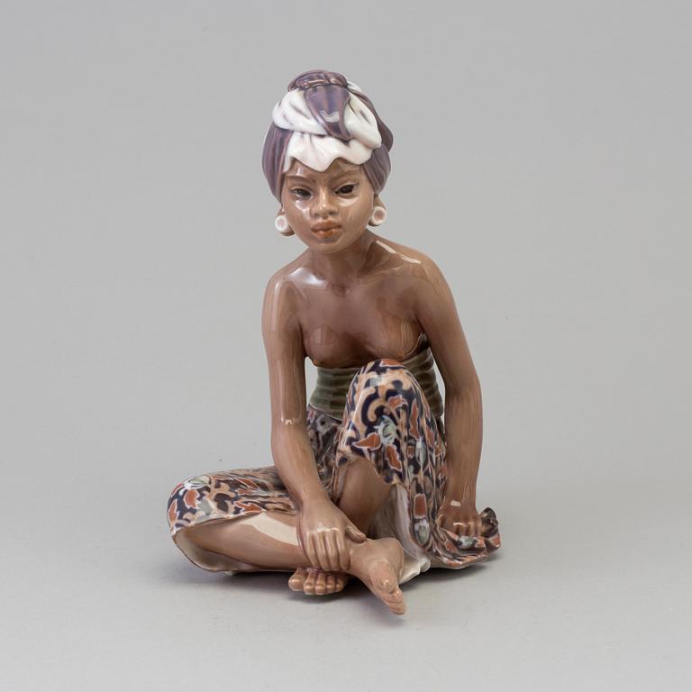 A Dahl Jensen porcelain figurine 'Balinese girl', Denmark, 1950s.