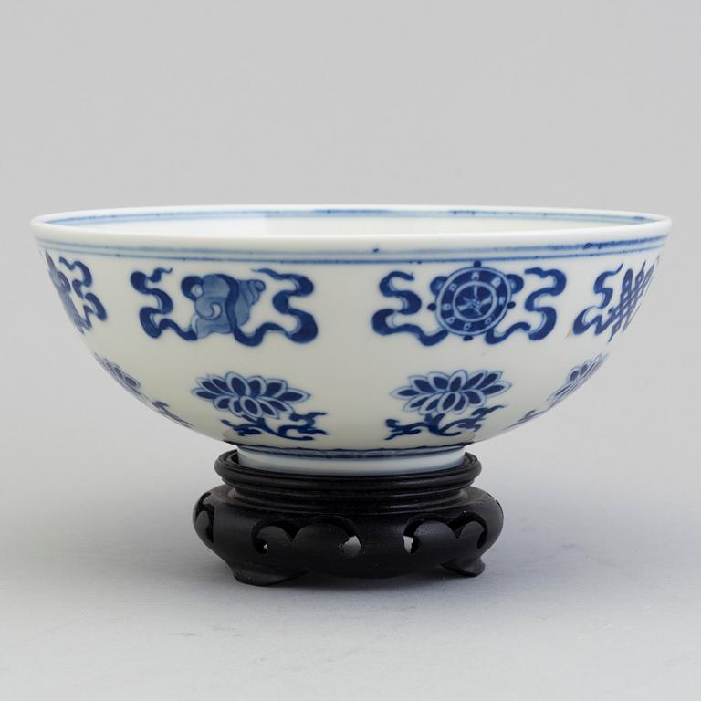 A chinese blue and white porcelain bowl, 20th century, with Guangxu's six character mark.