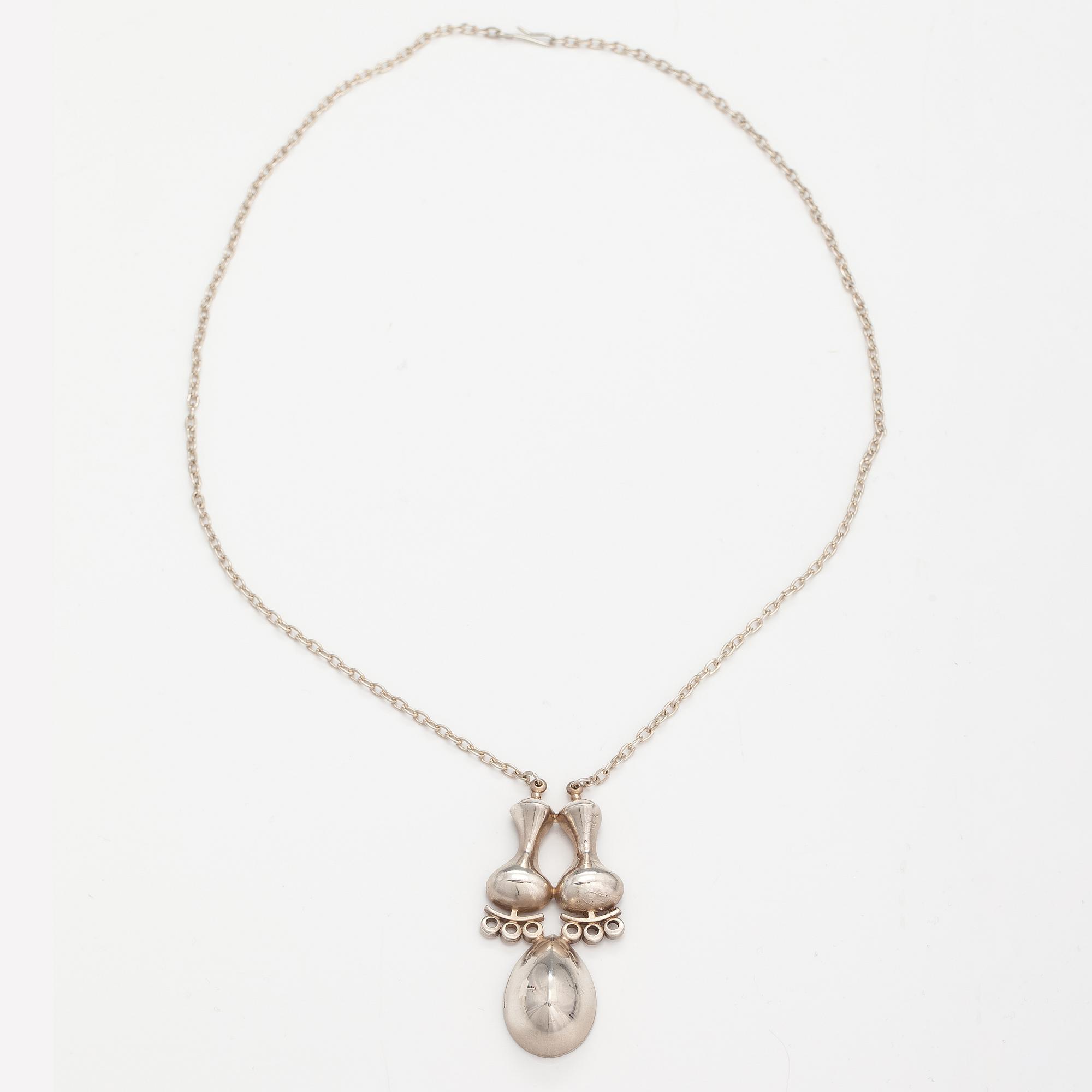 Jorma Laine, A silver necklace. Turun Hopea, Turku 1973.