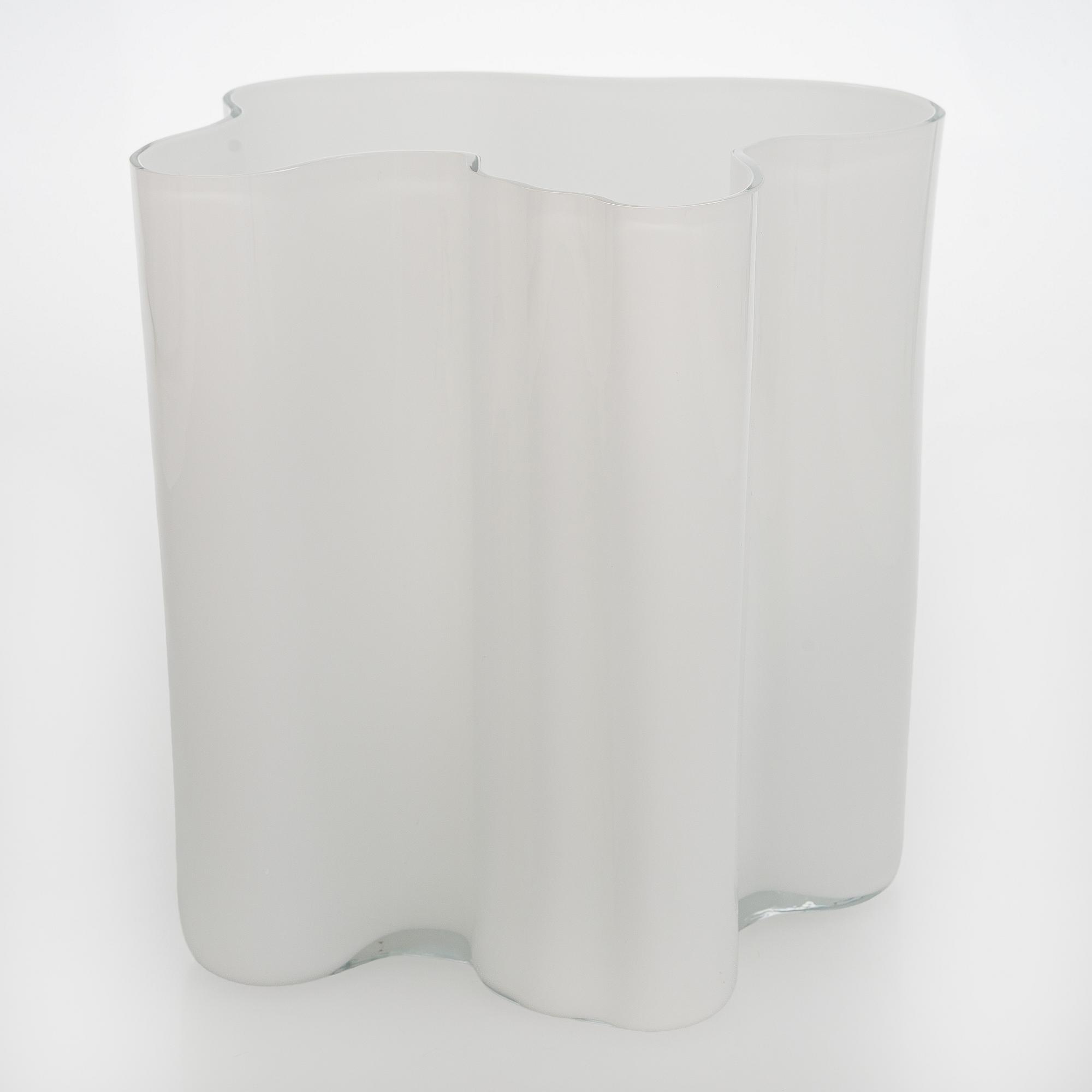 Alvar Aalto, a 3031 glass vase, signed Alvar Aalto - 3031.