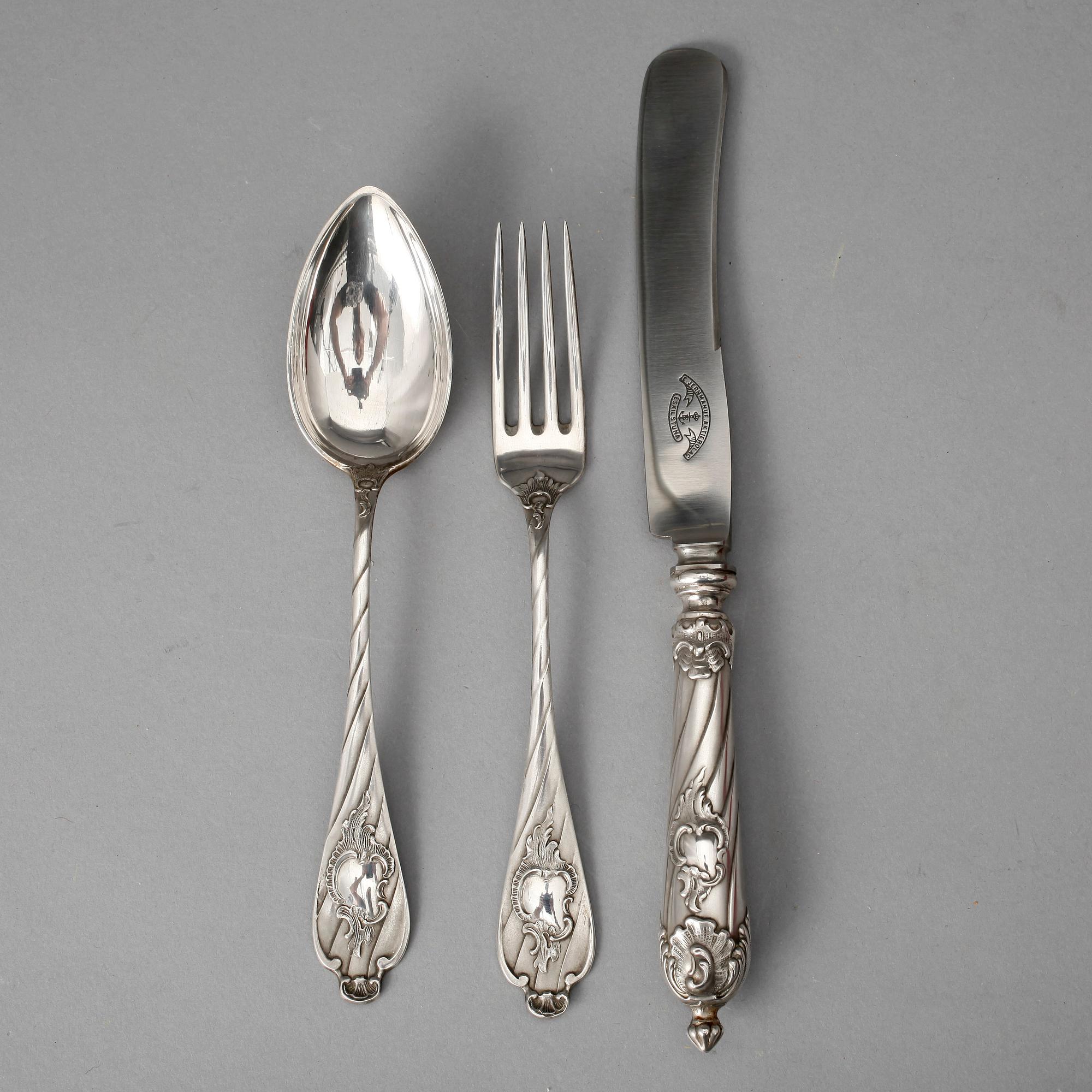 RESEBESTICK, 3 st, silver, CG Hallberg, 1900. Tot vikt ca 219 gram exklusive knivblad.