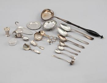 PARTI SILVER, 19 delar, mestadels Sverige, 1800- och 1900-tal, total vikt ca 700 g.