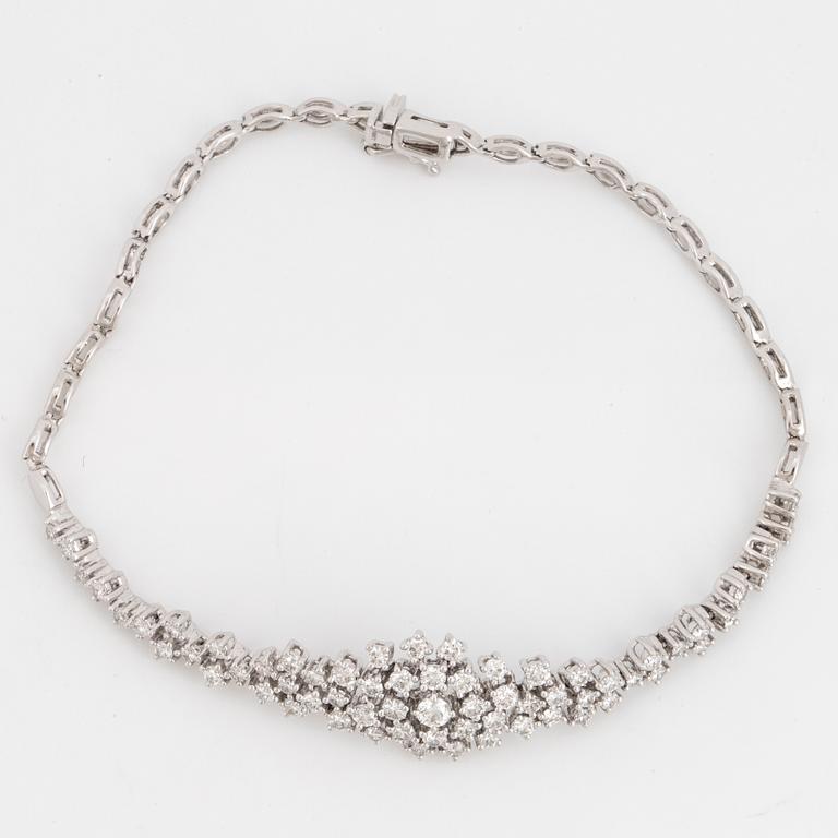 ARMBAND med briljantslipade diamanter.