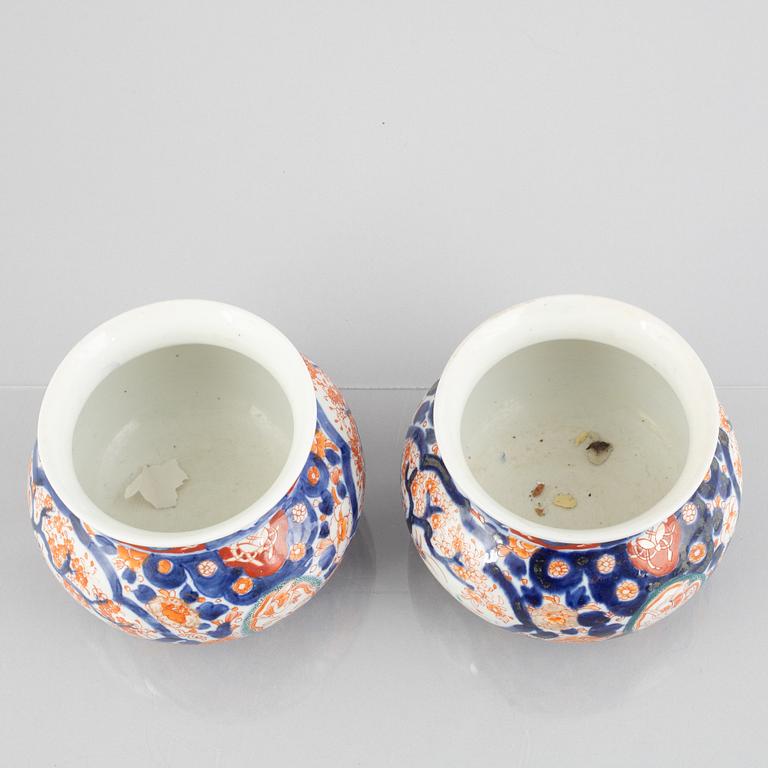 A dish and a pair of pots, porcelain, Japan, early 20th century.