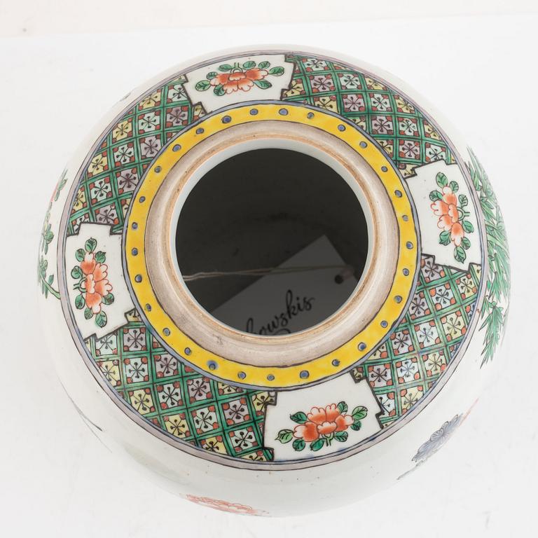 A famille verte Kangxi style porcelain jar with cover, Qing dynasty, 19th century.