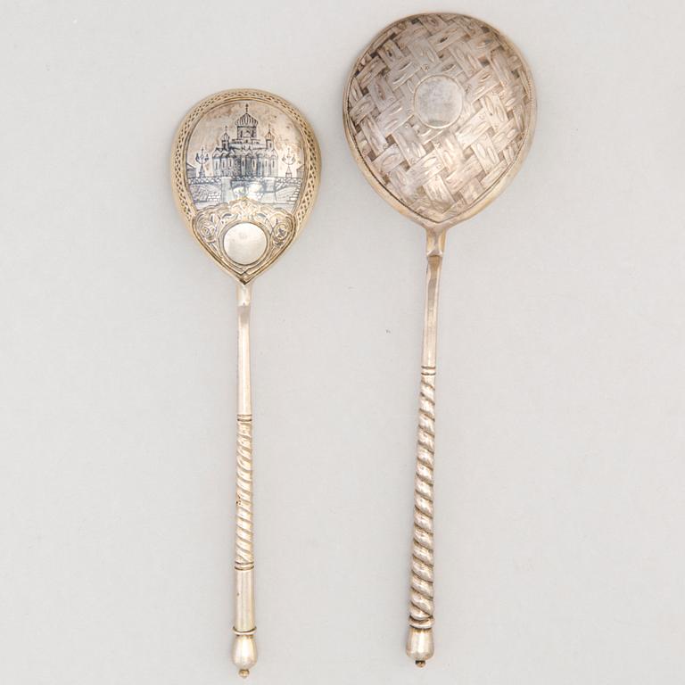 A PAIR OF SPOONS, silver, niello. Moscow, late 19th century.