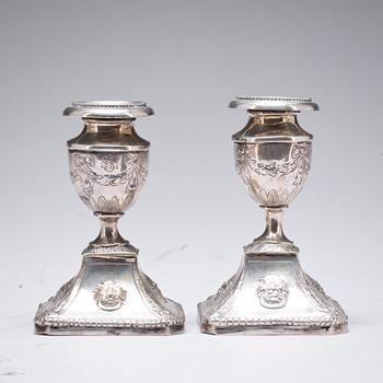 LJUSSTAKAR, ett par, silver, gustaviansk stil, 1900-tal.