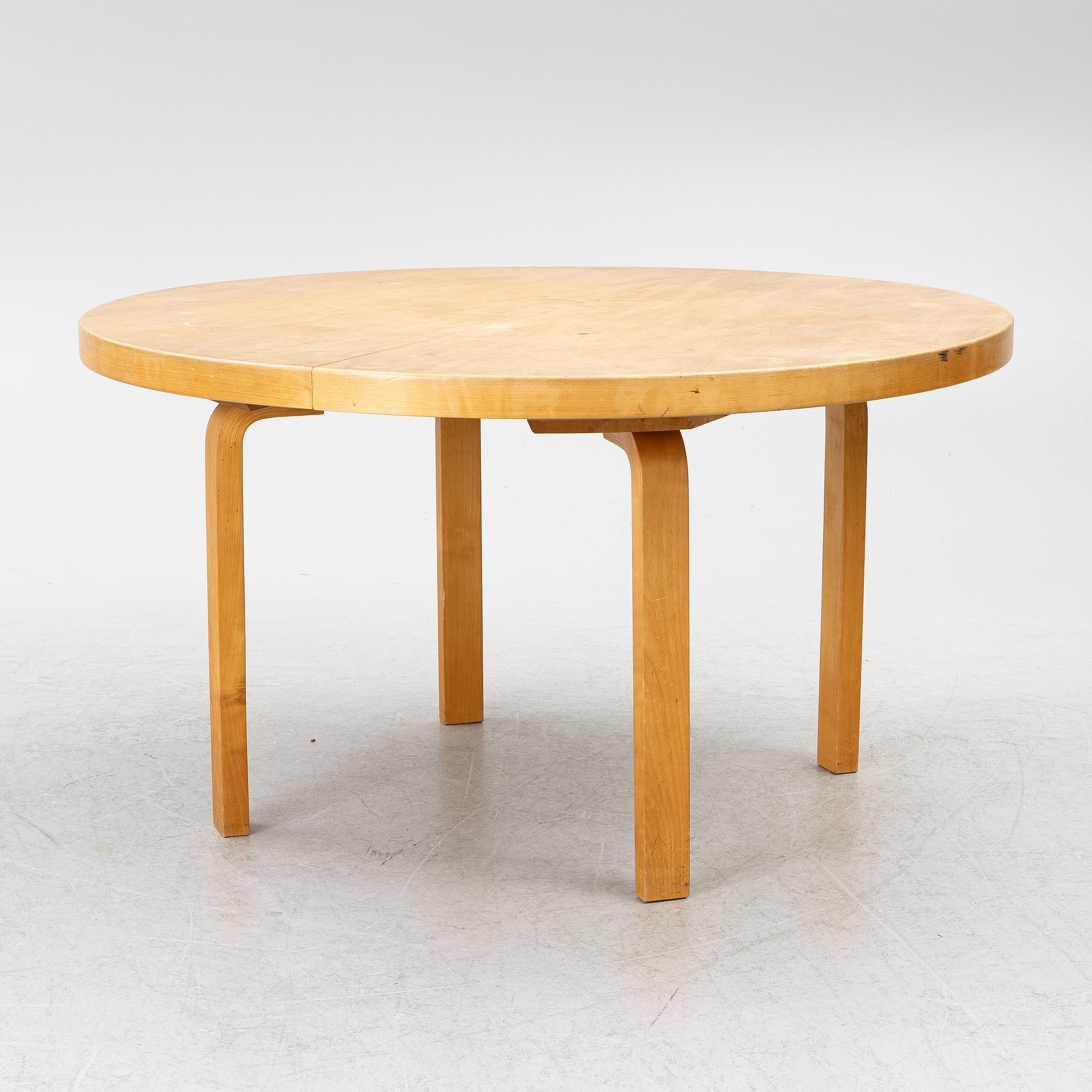 Alvar Aalto, a dining table, model 90, O.Y. Huonekalu- ja Rakennustyötehdas A.B, mid-20th century.