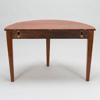 HALVMÅNEBORD, 2 st, Ryssland, 1800-talets första hälft.