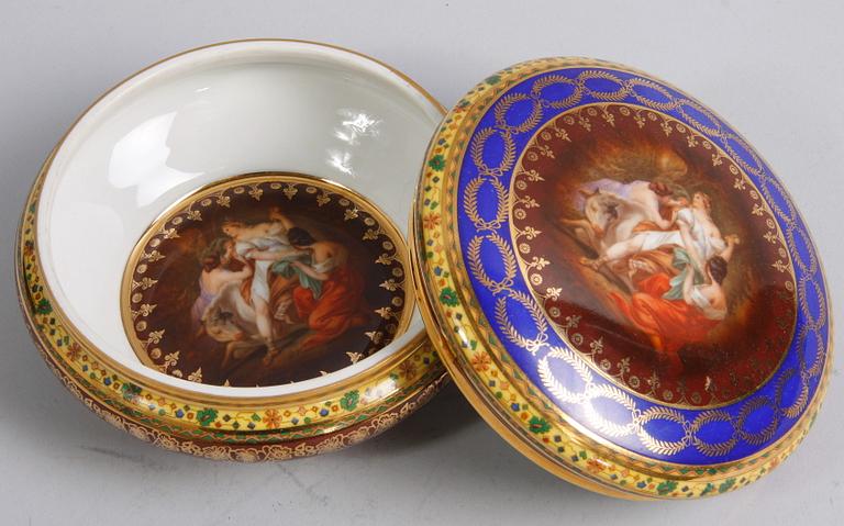 ASK MED LOCK. Porslin. Karlsbad, Tjeckoslovakien.