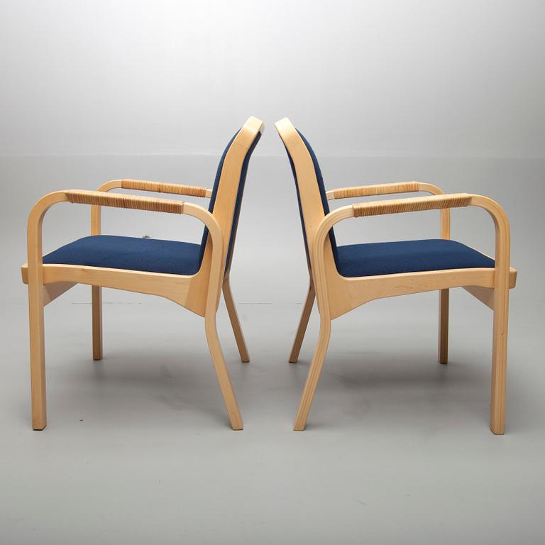 KARMSTOLAR, ett par, modell 45, Alvar Aalto, Artek. Modellen formgiven 1947.