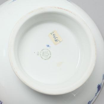 A set of porcelain tableware of 8 + 42 pcs, "Musselmalet" by Royal Copenhagen and Bing & Gröndahl, Denmark.