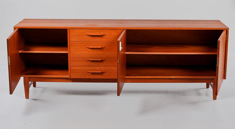 SIDEBOARD, Sverige, 1900-talets mitt.