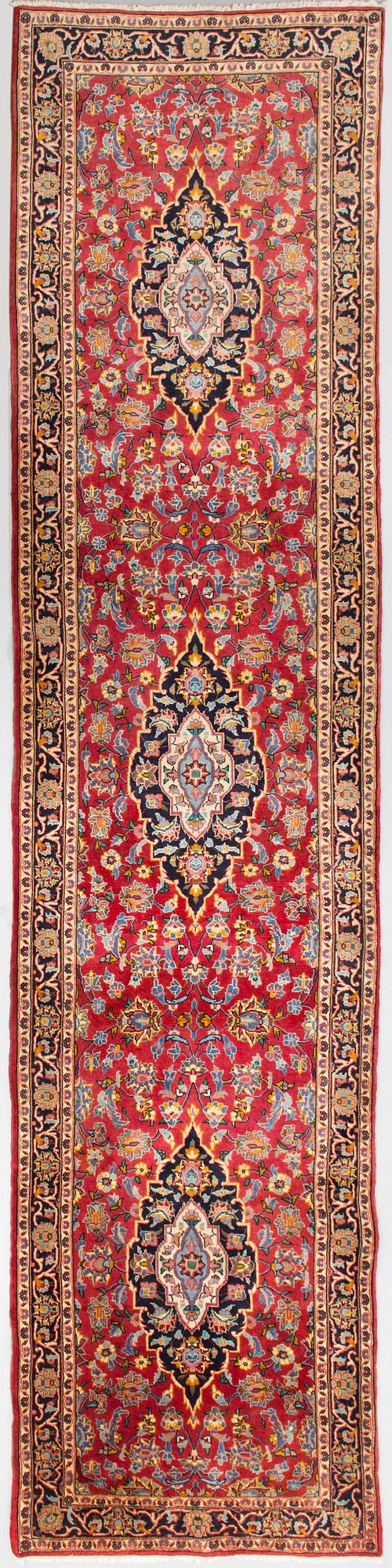 An oriental runner. Circa 413x97 cm.