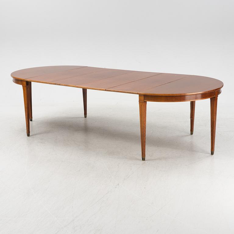 A mahogany table and 12 chairs, first half 20th Century.