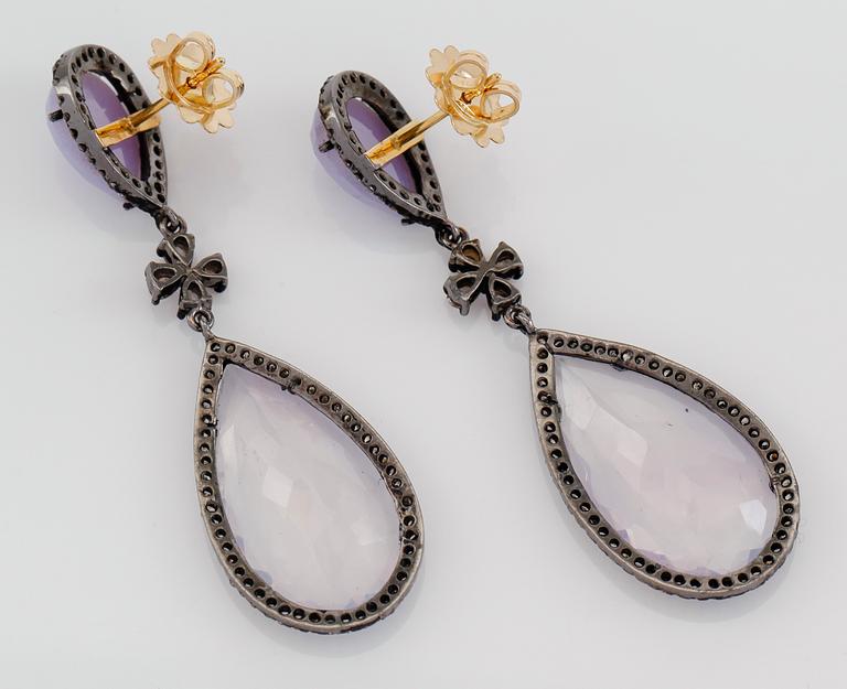 ÖRHÄNGEN, 1 par, silver, guld, diamanter totalt ca 1.00 ct och rosenkvarts.