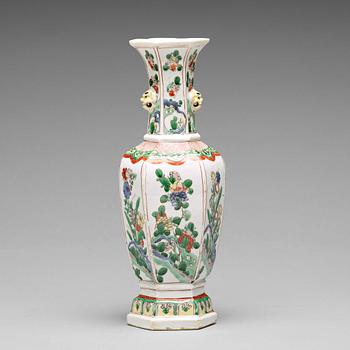 A famille verte vase, Qing dynasty, Kangxi (1662-1722).