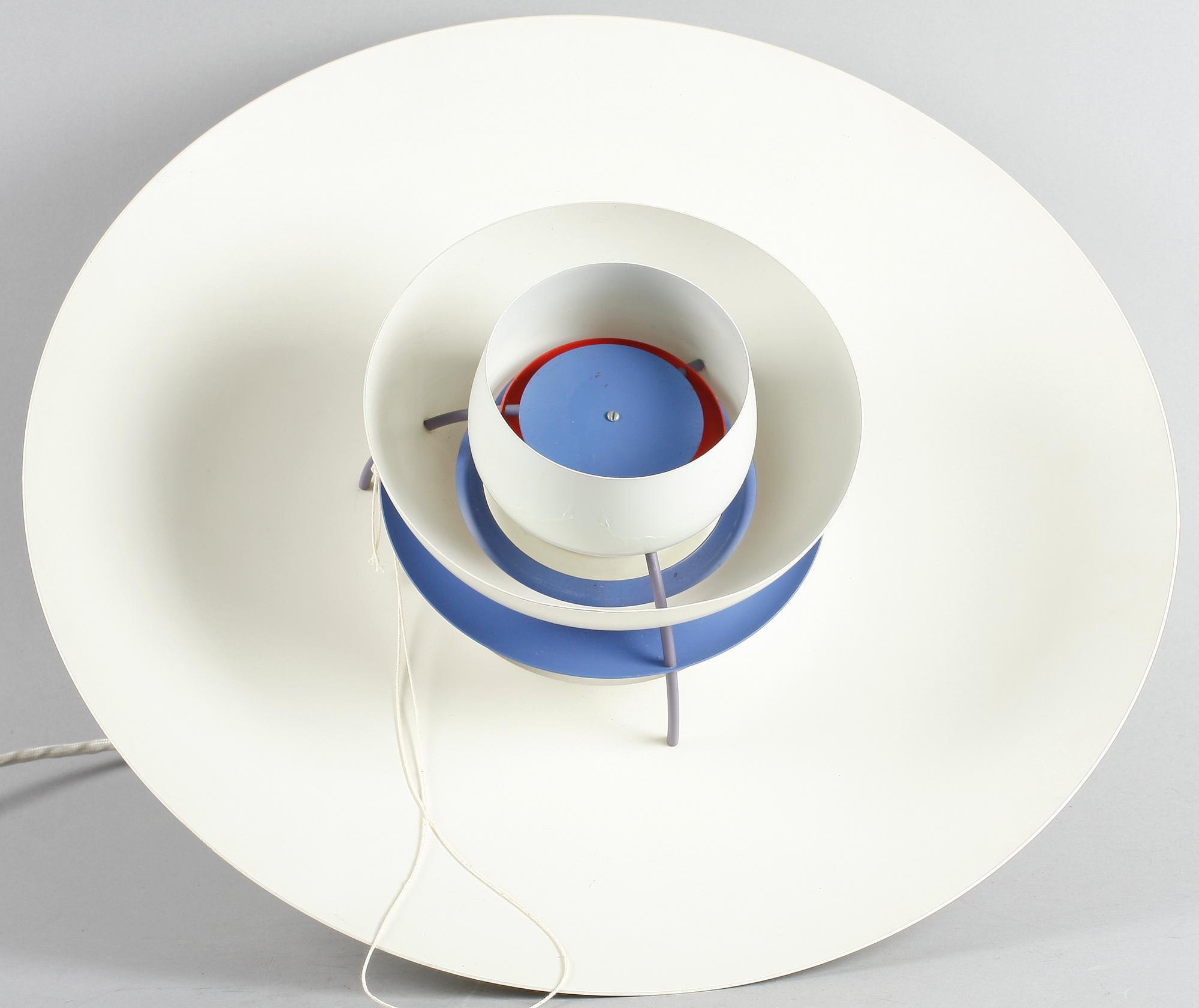 TAKLAMPA, "PH 5". Poul Henningsen för Louis Poulsen, Danmark. Diam ca 55.