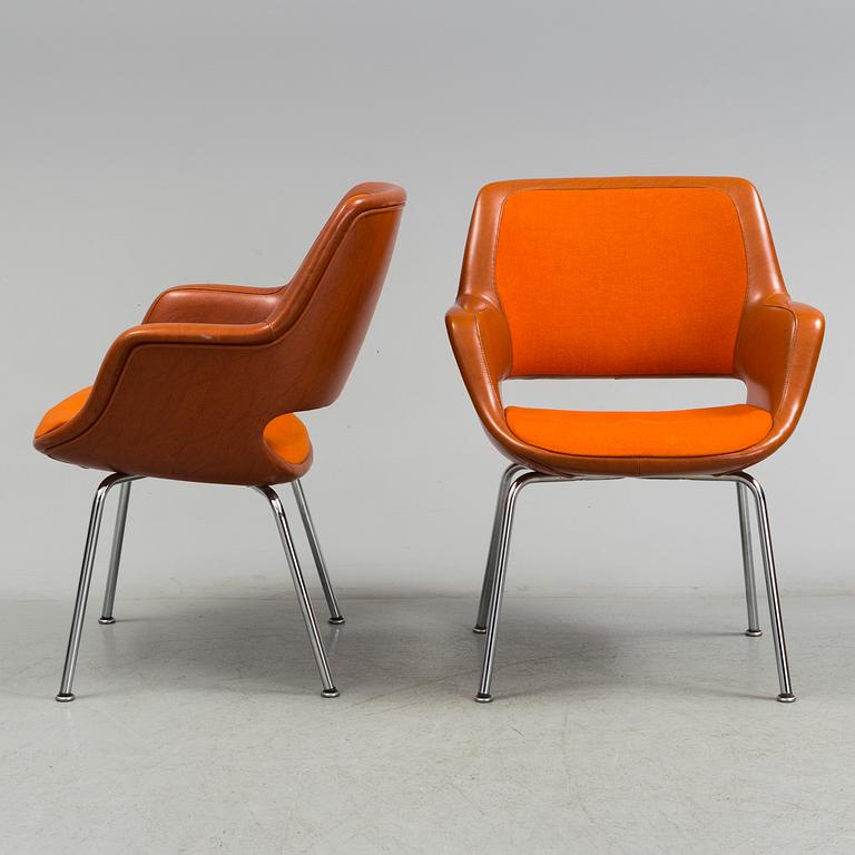 OLLI MANNERMAA, a pair of armchaird model 557 S/558 S Super-Kilta, Finnart AB, Martela Oy, Helsinki.
