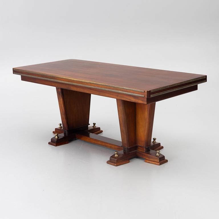 Dining table, 20th century.