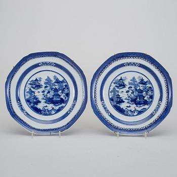 TALLRIKAR, ett par, porslin, Kina, 1800-tal.