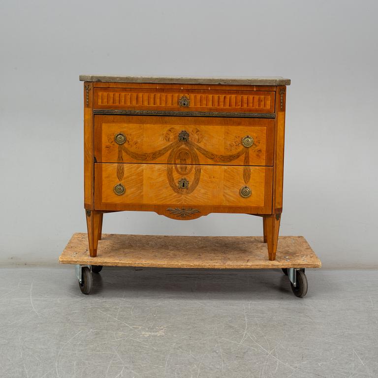 BYRÅ, gustaviansk stil, sent 1800-tal.