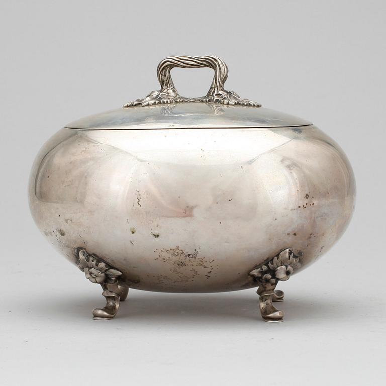 SOCKERSKRIN, silver, otydliga stämplar, Europa, troligen 1800-talets andra hälft. Vikt ca 364 gram.