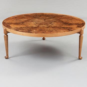 A Josef Frank walnut and burled wood sofa table, Svenskt Tenn, model 2139.