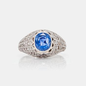 1170. RING med safir ca 2.50 ct samt rosenslipade diamanter.