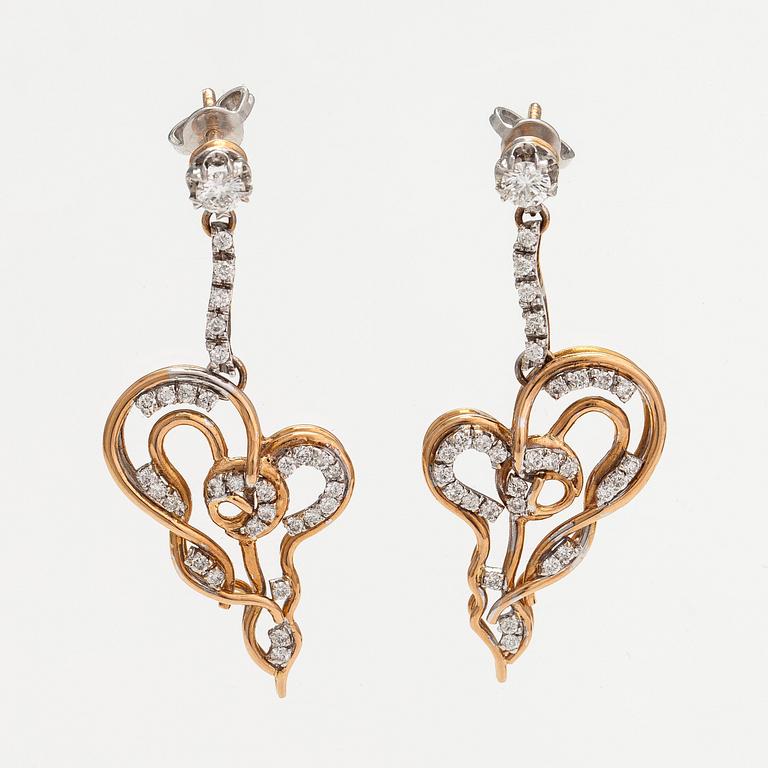 Örhängen, 18K guld och diamanter ca 1.04 ct tot. Italien.