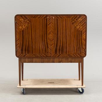 A 1940s cabinet.