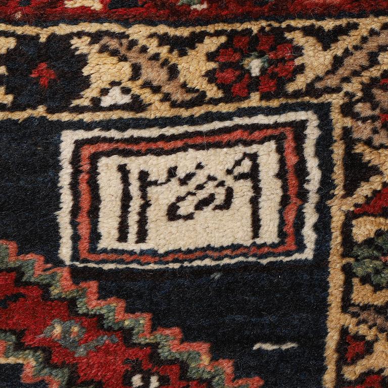 A runner, Sarab, signed, possibly, ca 315 x 90 cm.