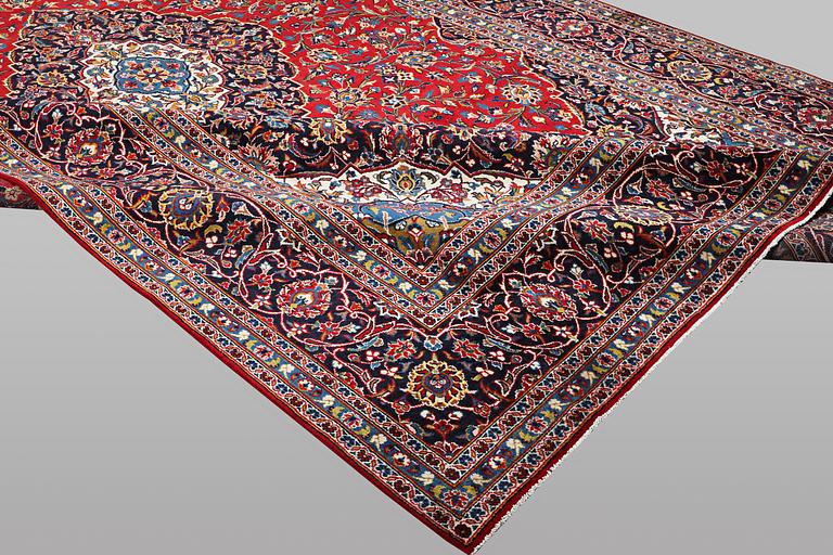A carpet, Kashan, ca 497 x 298 cm.