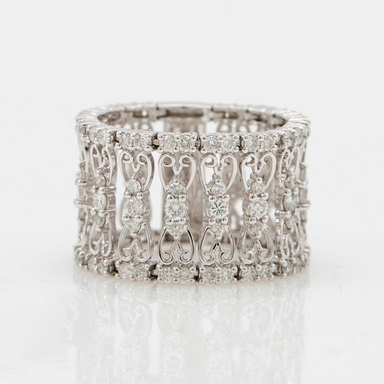 Ring, 18k white gold with brilliant-cut diamonds.